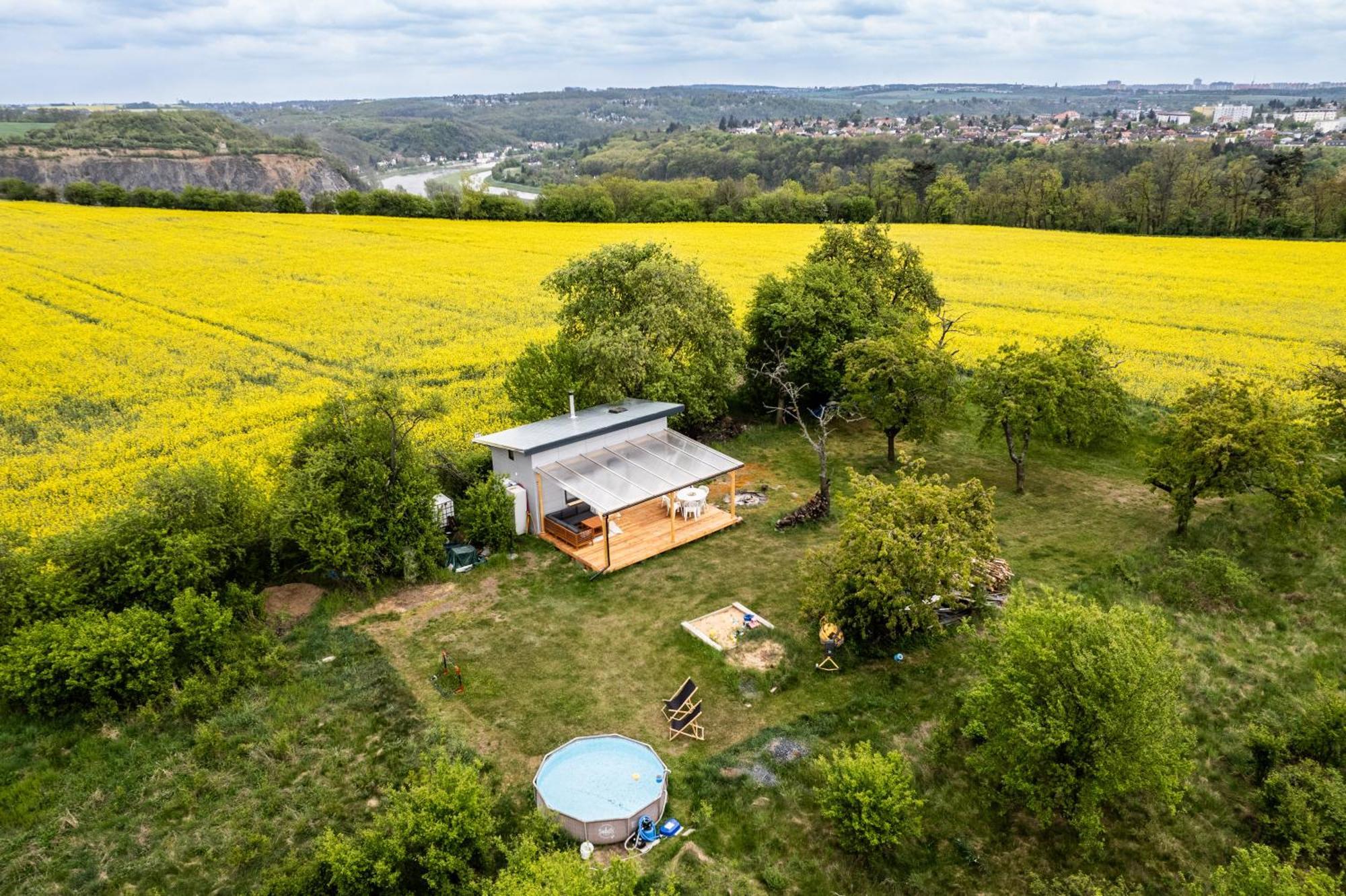Tiny House - Chatka V Rezi U Prahy Husinec  Ngoại thất bức ảnh